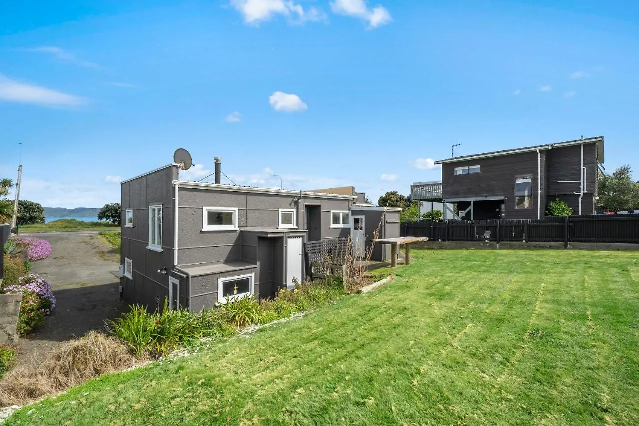 The Green Trout - Paraparaumu Beach Holiday Home New Zealand